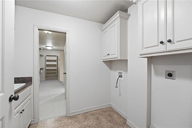 324 NW Thoreau Circle, Lee's Summit, MO 64081