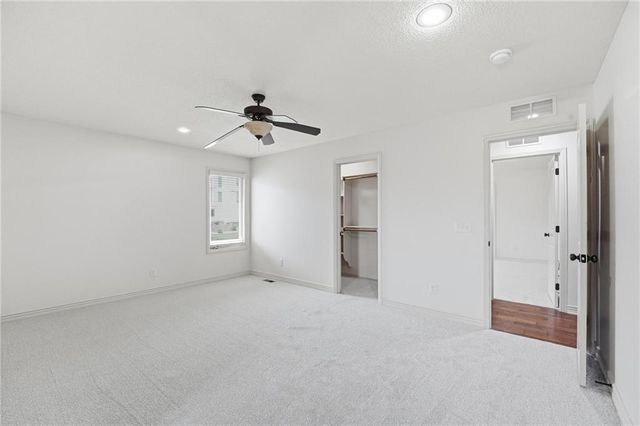 324 NW Thoreau Circle, Lee's Summit, MO 64081