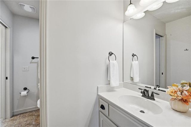 324 NW Thoreau Circle, Lee's Summit, MO 64081