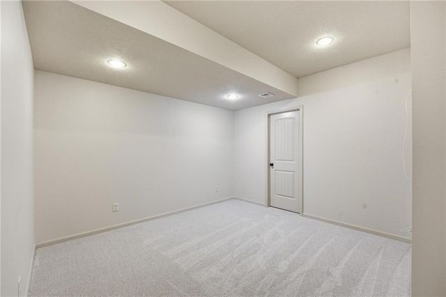 324 NW Thoreau Circle, Lee's Summit, MO 64081