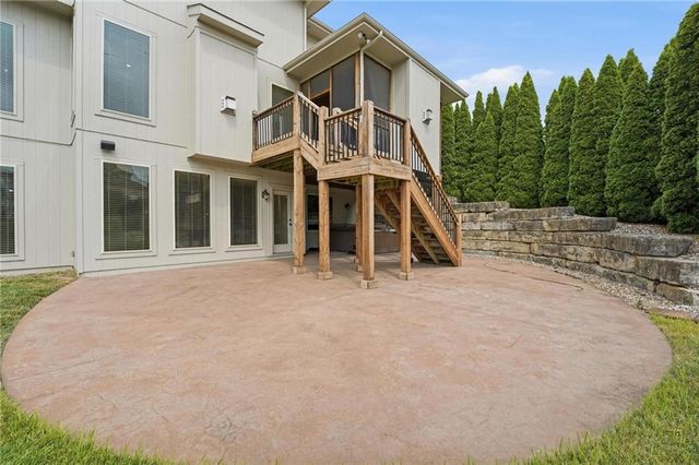 324 NW Thoreau Circle, Lee's Summit, MO 64081