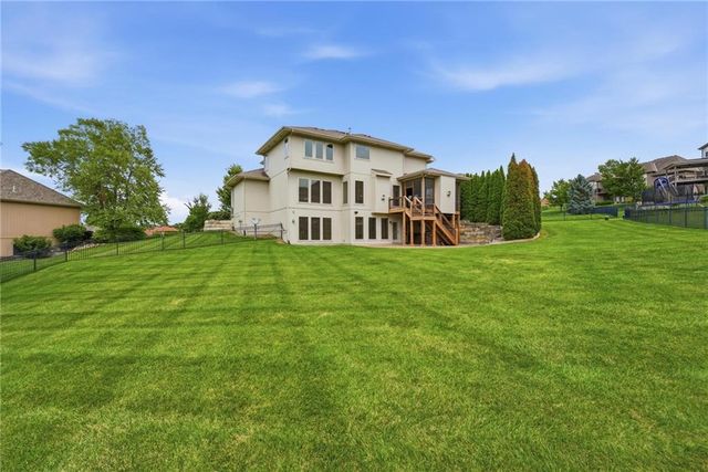 324 NW Thoreau Circle, Lee's Summit, MO 64081