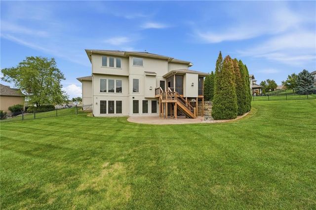 324 NW Thoreau Circle, Lee's Summit, MO 64081