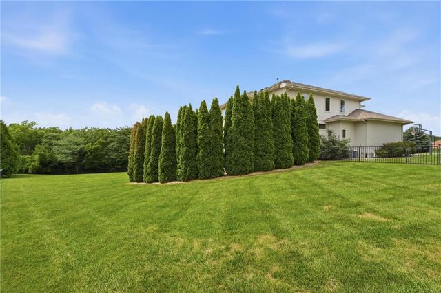 324 NW Thoreau Circle, Lee's Summit, MO 64081