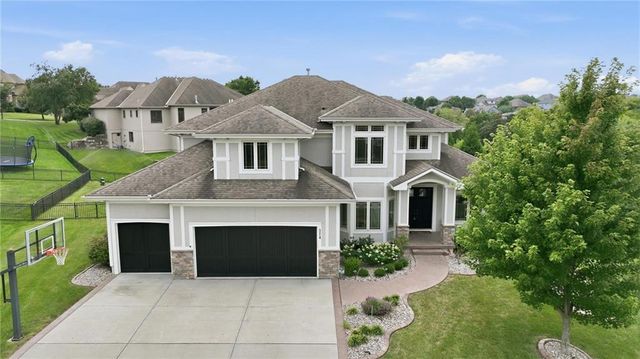 324 NW Thoreau Circle, Lee's Summit, MO 64081