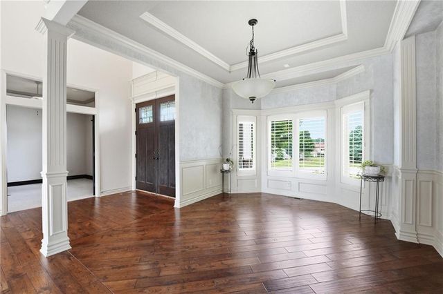 324 NW Thoreau Circle, Lee's Summit, MO 64081