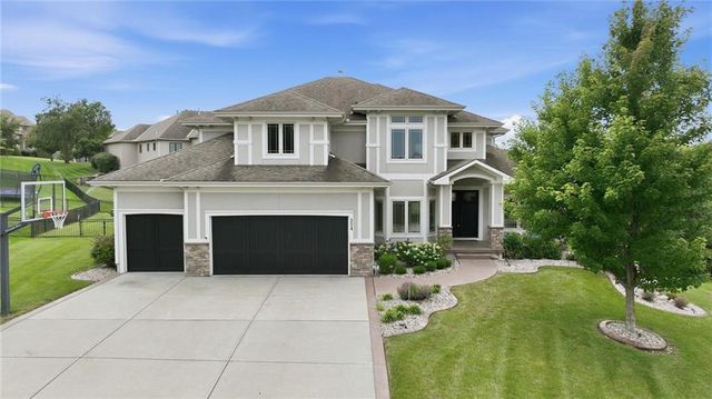 324 NW Thoreau Circle, Lee's Summit, MO 64081