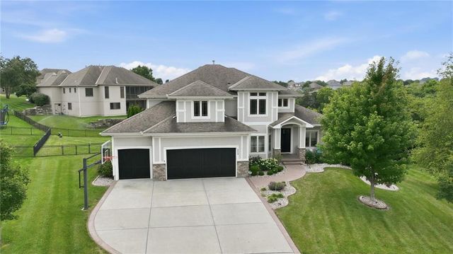 324 NW Thoreau Circle, Lee's Summit, MO 64081