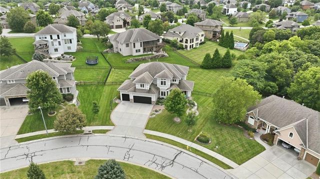 324 NW Thoreau Circle, Lee's Summit, MO 64081