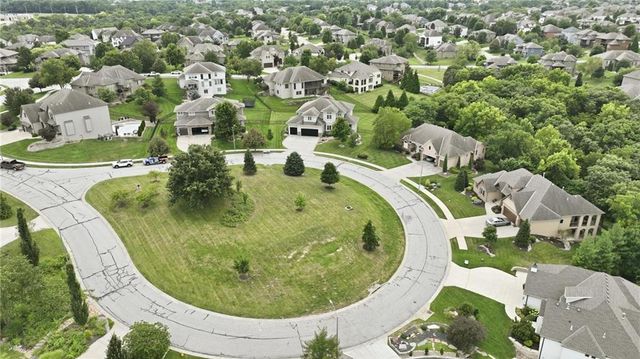 324 NW Thoreau Circle, Lee's Summit, MO 64081