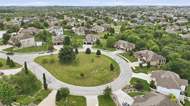 324 NW Thoreau Circle, Lee's Summit, MO 64081