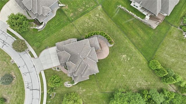 324 NW Thoreau Circle, Lee's Summit, MO 64081