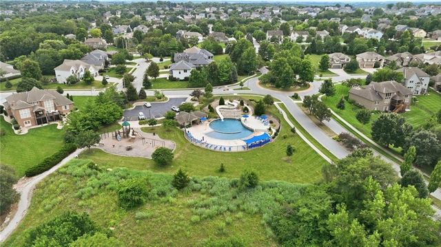 324 NW Thoreau Circle, Lee's Summit, MO 64081