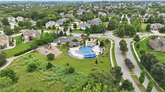 324 NW Thoreau Circle, Lee's Summit, MO 64081