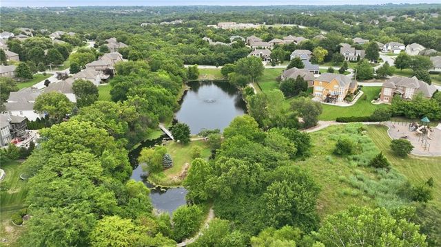 324 NW Thoreau Circle, Lee's Summit, MO 64081