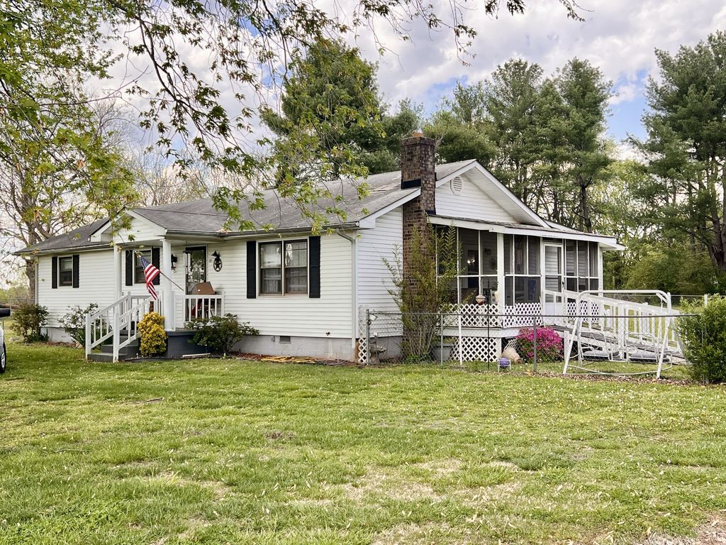 1112 Cumberland St, Decherd, TN 37324