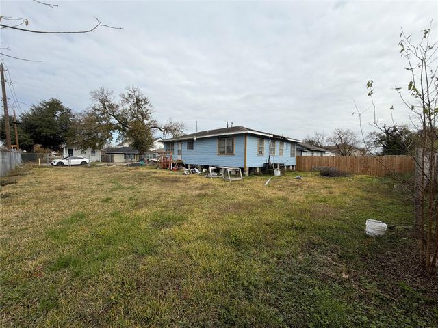 904 E 39th Street, Houston, TX 77022