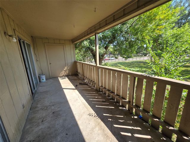 5661 Birchmont Drive E, Houston, TX 77091