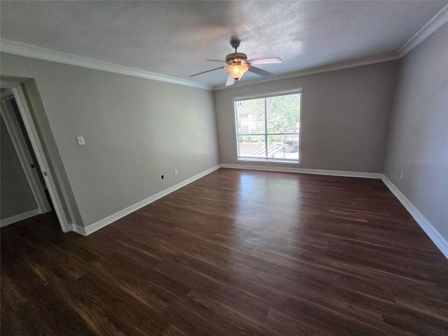5661 Birchmont Drive E, Houston, TX 77091