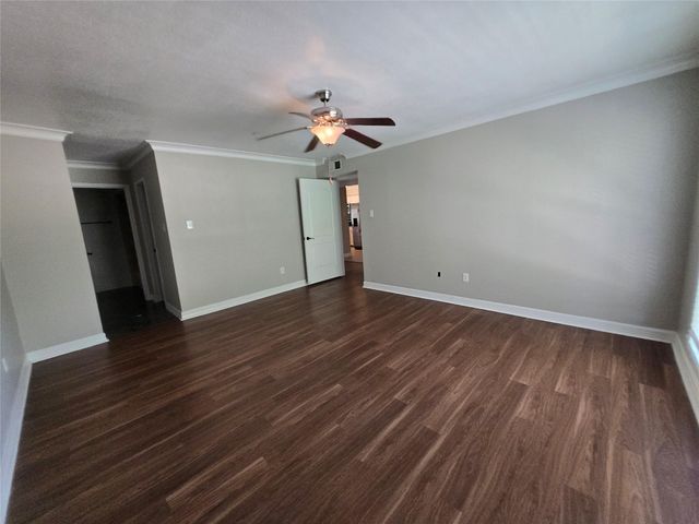 5661 Birchmont Drive E, Houston, TX 77091