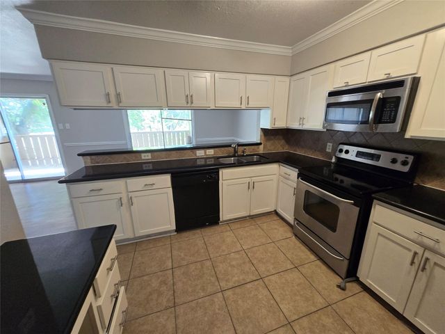 5661 Birchmont Drive E, Houston, TX 77091