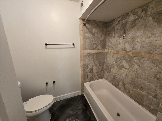 5661 Birchmont Drive E, Houston, TX 77091