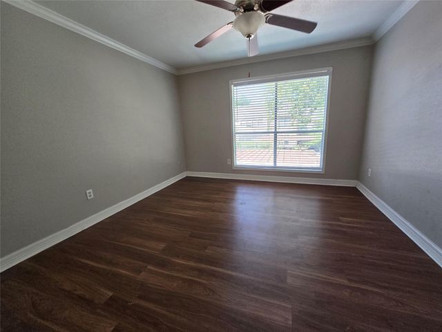 5661 Birchmont Drive E, Houston, TX 77091