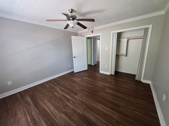 5661 Birchmont Drive E, Houston, TX 77091