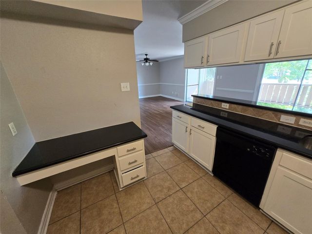 5661 Birchmont Drive E, Houston, TX 77091