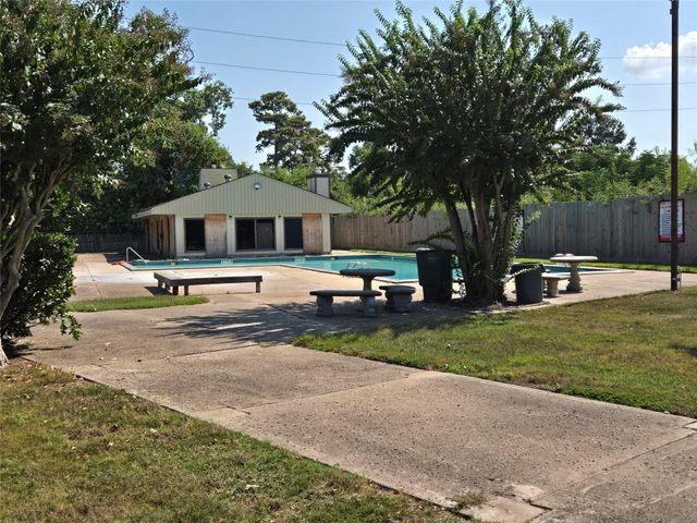 5661 Birchmont Drive E, Houston, TX 77091