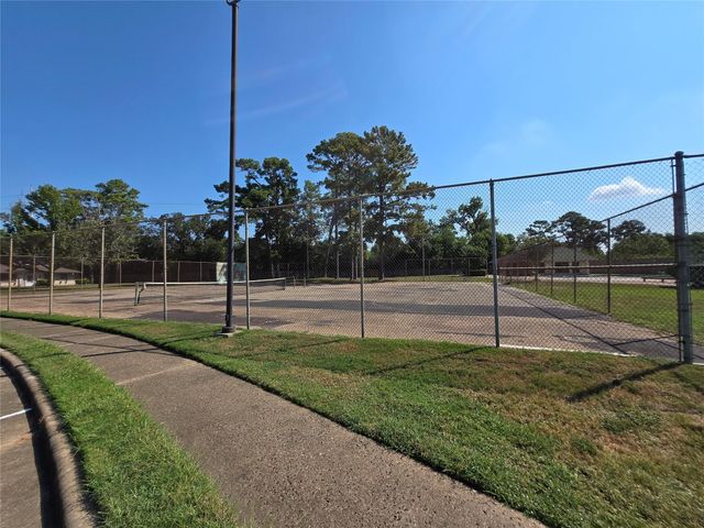 5661 Birchmont Drive E, Houston, TX 77091