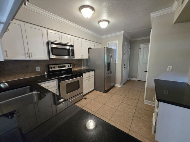 5661 Birchmont Drive E, Houston, TX 77091