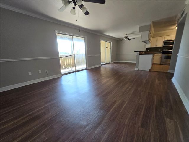 5661 Birchmont Drive E, Houston, TX 77091