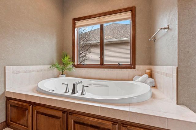 278 PETERLYNN DRIVE, Wrightstown, WI 54180