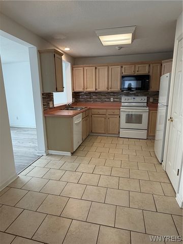 304 Forest Edge Drive, Amherst, NY 14051