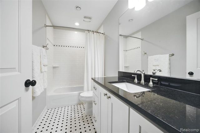 4223 Hampton Boulevard, Royal Oak, MI 48073