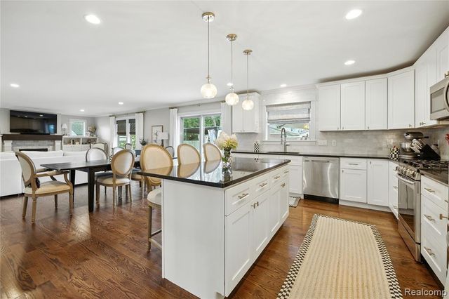 4223 Hampton Boulevard, Royal Oak, MI 48073