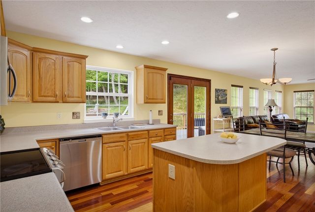 5426 Forest Edge Dr, South Fayette, PA 15057