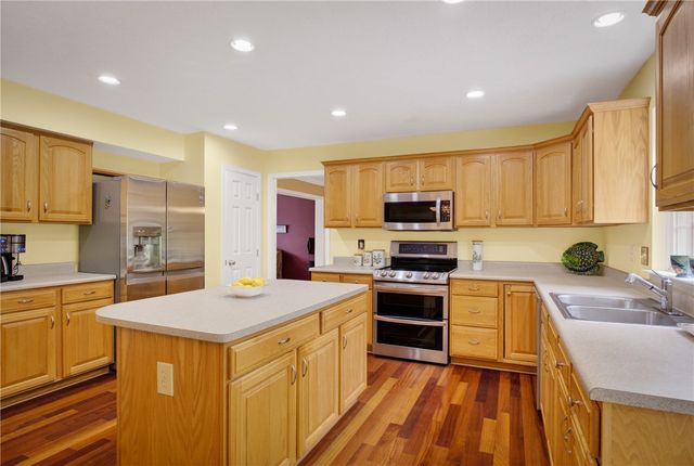 5426 Forest Edge Dr, South Fayette, PA 15057