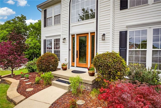 5426 Forest Edge Dr, South Fayette, PA 15057