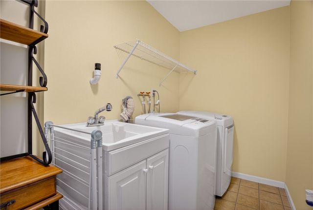 5426 Forest Edge Dr, South Fayette, PA 15057