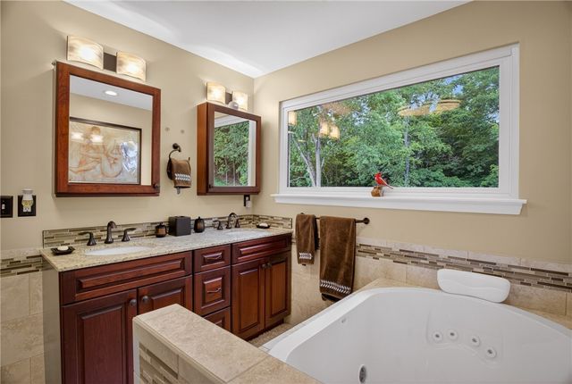 5426 Forest Edge Dr, South Fayette, PA 15057
