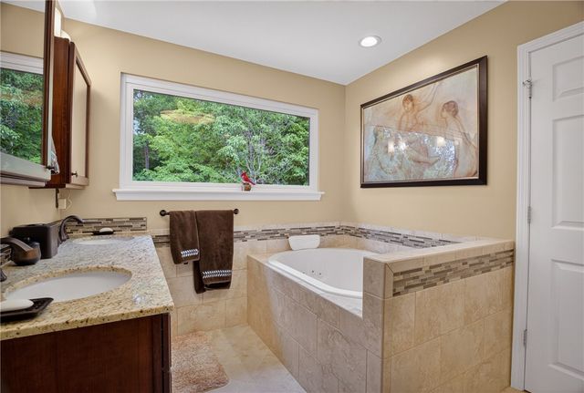 5426 Forest Edge Dr, South Fayette, PA 15057