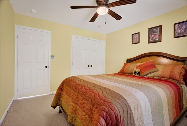 5426 Forest Edge Dr, South Fayette, PA 15057
