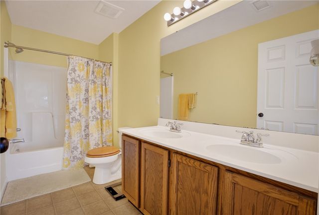 5426 Forest Edge Dr, South Fayette, PA 15057
