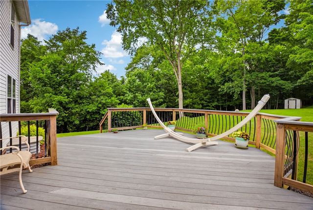 5426 Forest Edge Dr, South Fayette, PA 15057