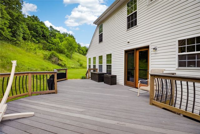 5426 Forest Edge Dr, South Fayette, PA 15057