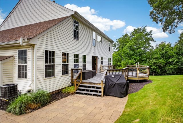 5426 Forest Edge Dr, South Fayette, PA 15057
