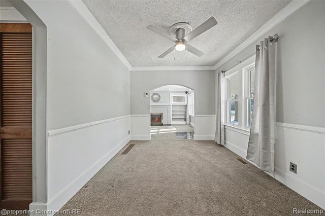 910 W Drayton Street, Ferndale, MI 48220