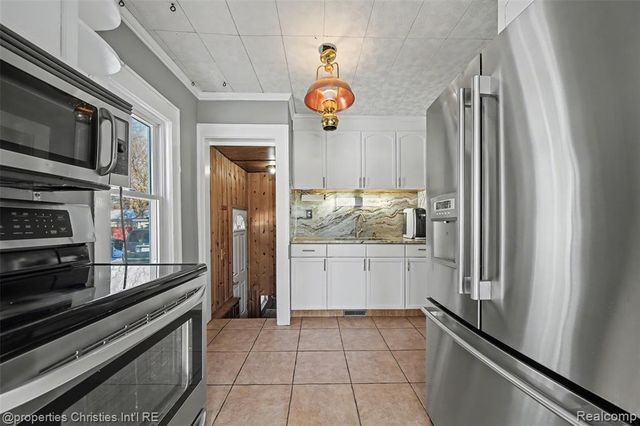 910 W Drayton Street, Ferndale, MI 48220